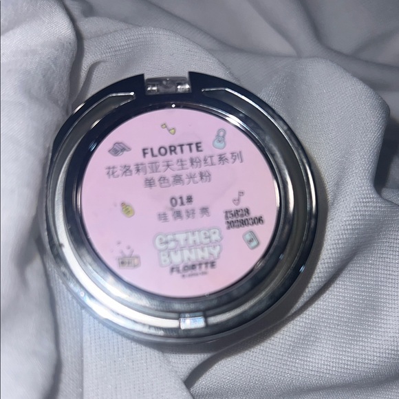 Cute Highlight Powder with Cartoon Design - Picture 2 of 2